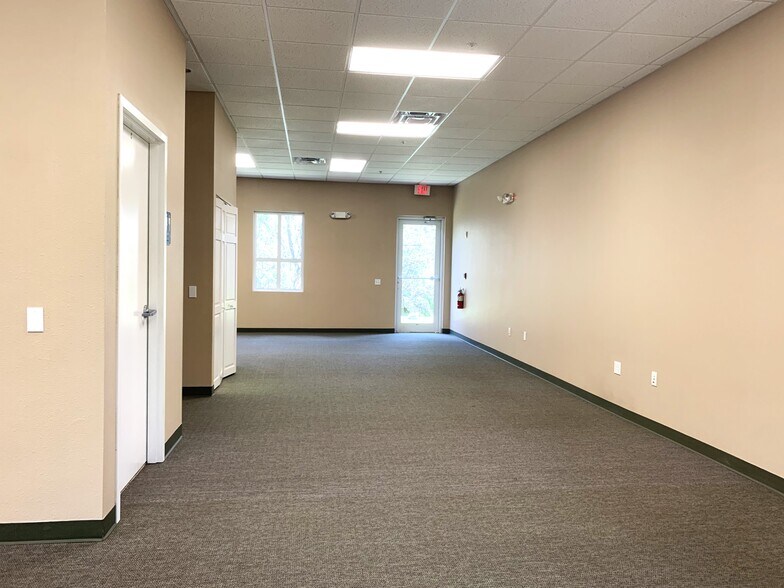 More Photos Of 5586 Broadcast Ct, Lakewood Ranch Medical For Lease