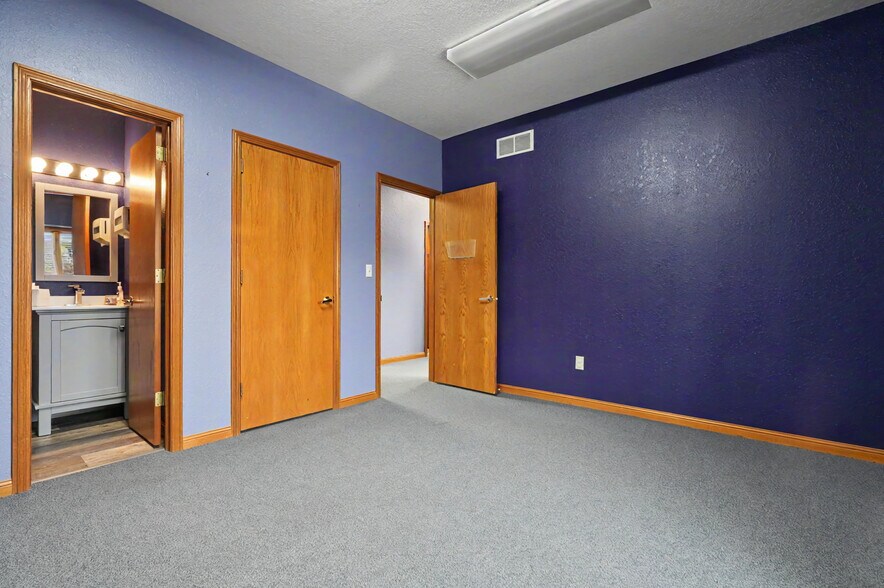 More Photos Of 819 Southwestern Run, Youngstown Medical For Sale