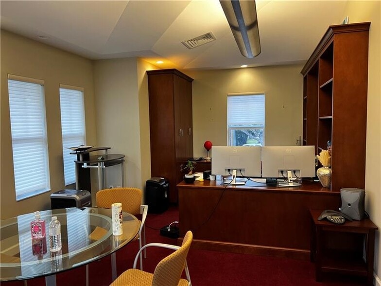 More Photos Of 124 N Swinton Ave, Delray Beach Office For Sale