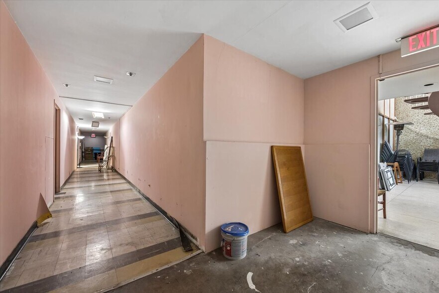 More Photos Of 7525 W Madison St, Forest Park Storefront Retail Office For Lease