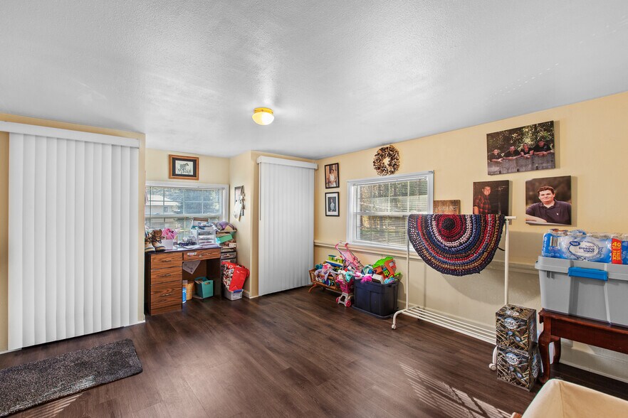 More Photos Of 207 S Division St, Pinehurst Storefront Retail Residential For Sale