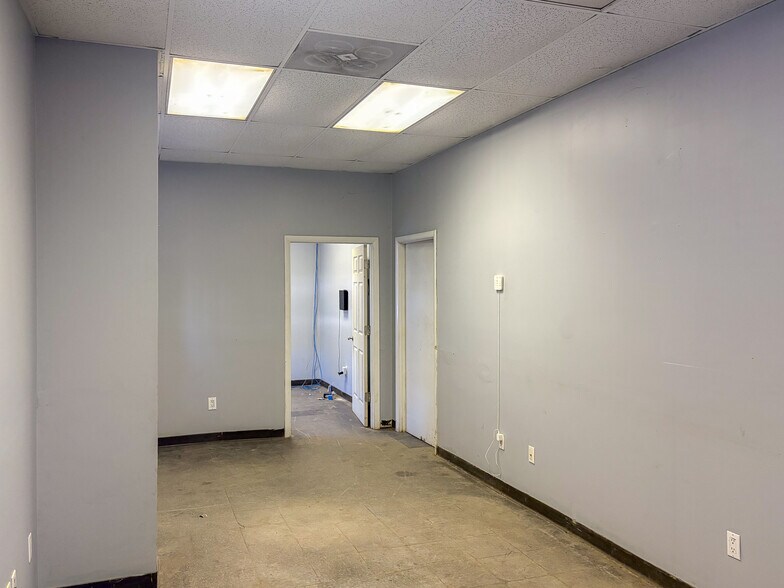 More Photos Of 220 Eagle Rd, Goose Creek Light Distribution For Lease