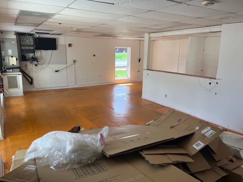 More Photos Of 19 E Broadway St, Oviedo Freestanding For Lease