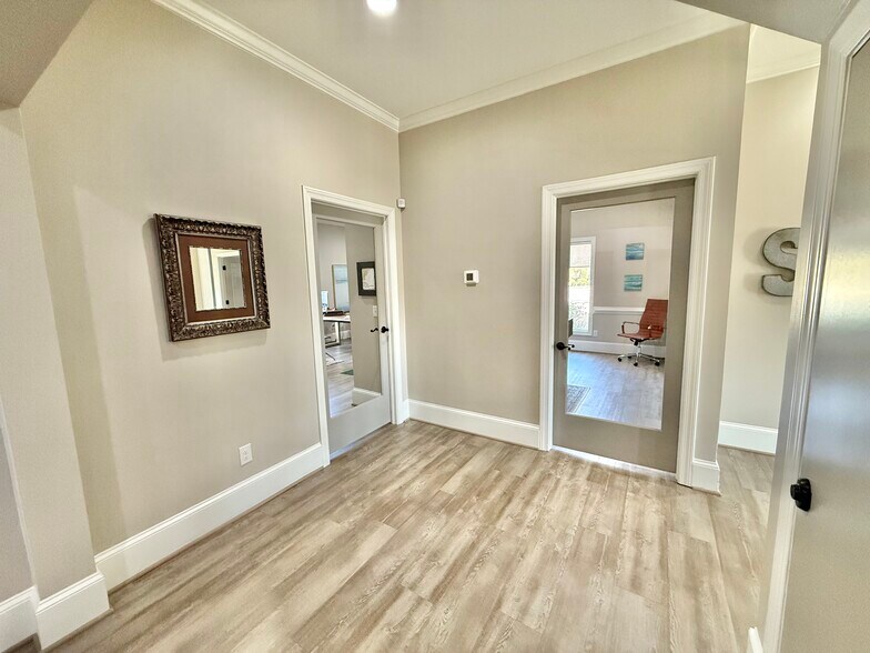 More Photos Of 204 Griffin Park Dr, Birmingham Office For Sale