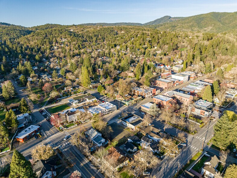 More Photos Of 205 E California St, Jacksonville General Retail For Sale