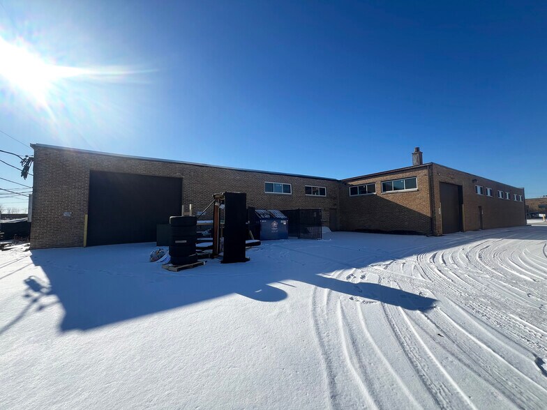 More Photos Of 119 Bond St, Elk Grove Village Warehouse For Lease