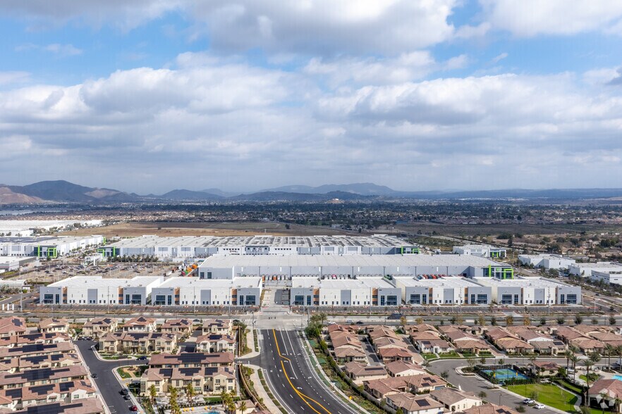 More Photos Of 5200-5210 Hamner, Eastvale Unknown For Lease