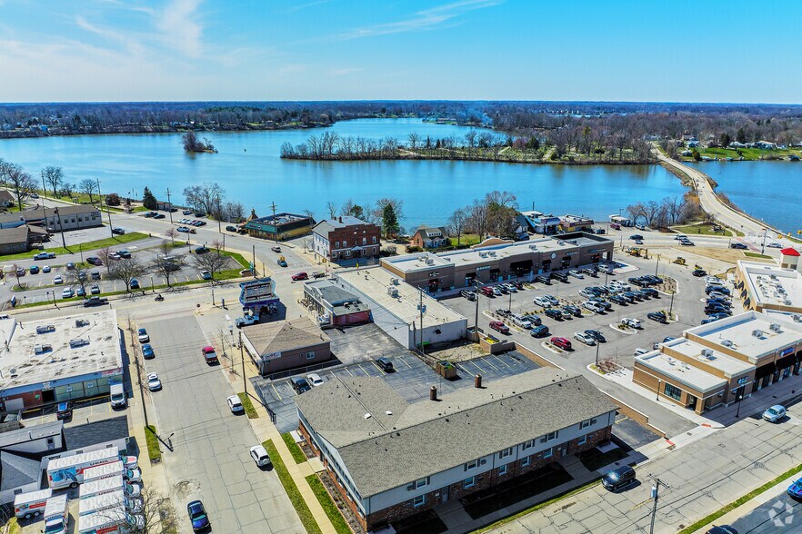 More Photos Of 504 Main St, Belleville Storefront Retail Office For Lease