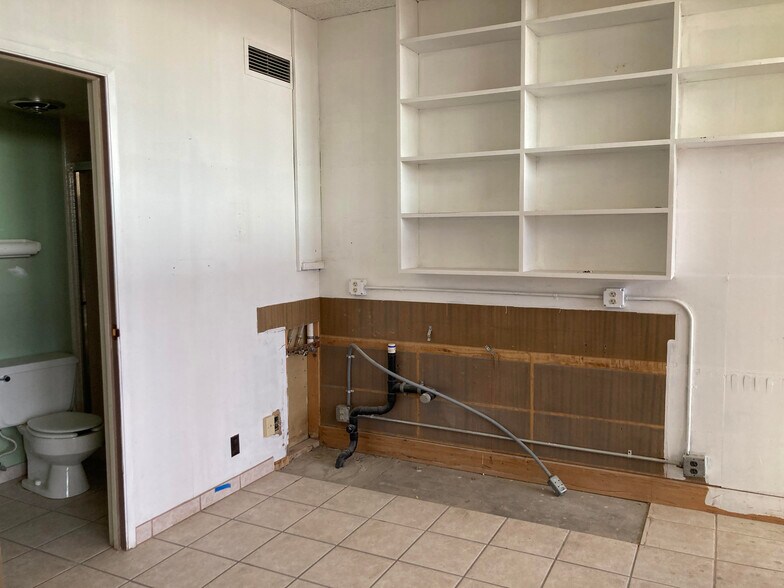 More Photos Of 8230 E Broadway Blvd, Tucson Medical For Sale