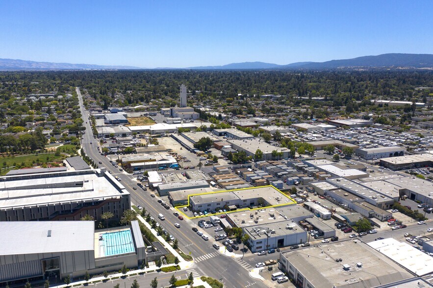 More Photos Of 2840 Bay Rd, Redwood City Warehouse For Sale