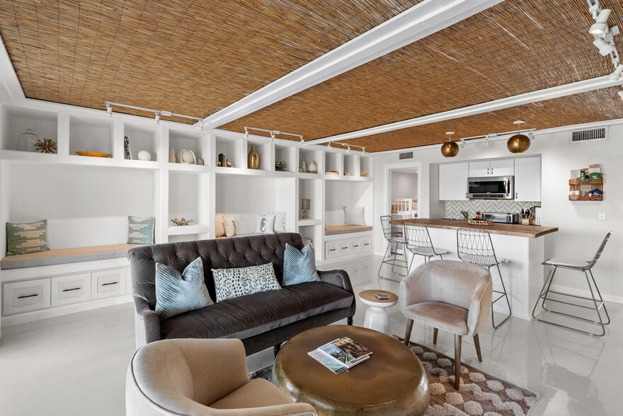 More Photos Of 439 Causeway Blvd, Dunedin Office For Sale