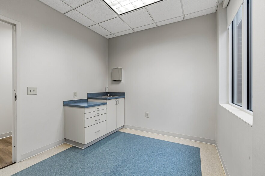 More Photos Of 3731 NW Cary Pky, Cary Medical For Sale