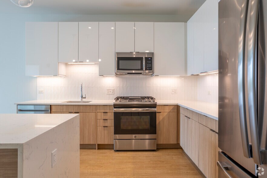 More Photos Of 1133 South Blvd, Oak Park Apartments For Lease