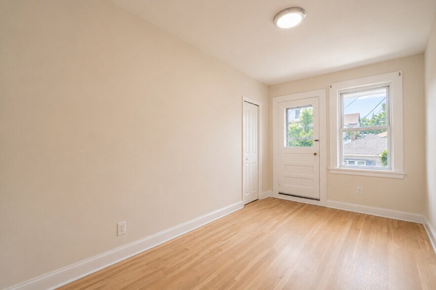 More Photos Of 50 Jewell St, Garfield Apartments For Sale