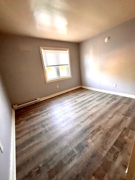 More Photos Of 862 Iron Ridge Rd, Spring Grove Apartments For Sale