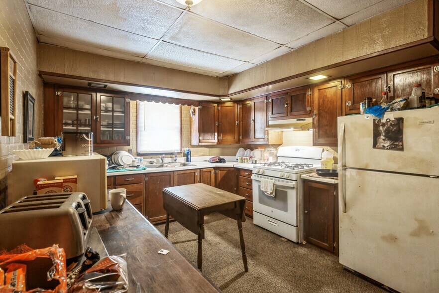 More Photos Of 557 6th Ave S, Clinton Apartments For Sale