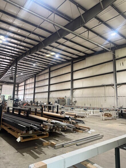 More Photos Of 44819 Acacia Ln, Sterling Warehouse For Lease