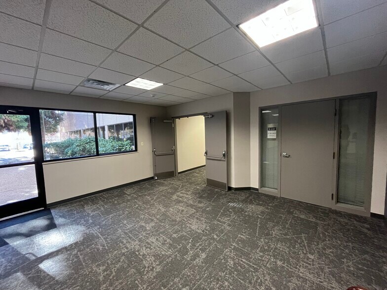 More Photos Of 9111 Cross Park Dr, Knoxville Office For Sale