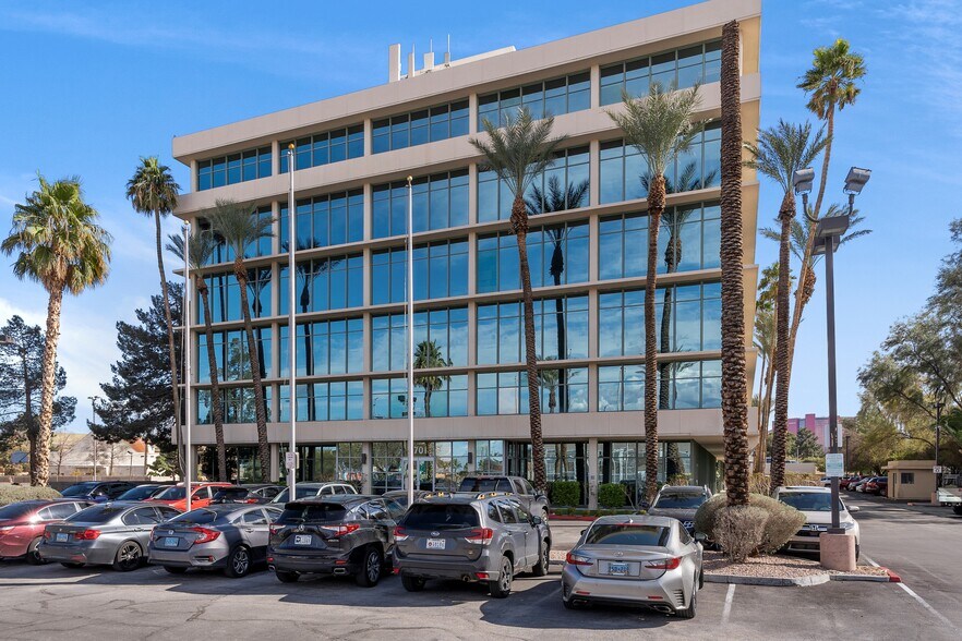 More Photos Of 1701 W Charleston Blvd, Las Vegas Medical For Lease