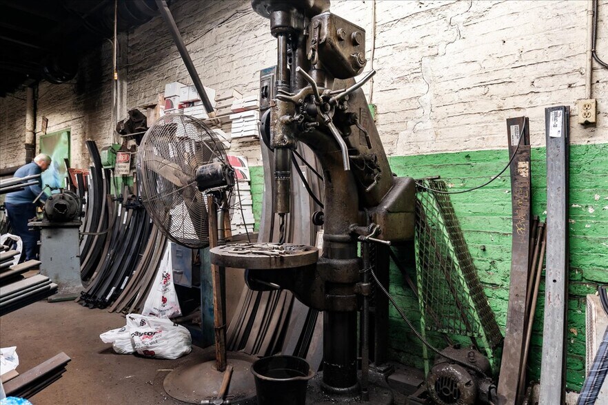 More Photos Of 368 Central Ave, Albany Auto Repair For Sale