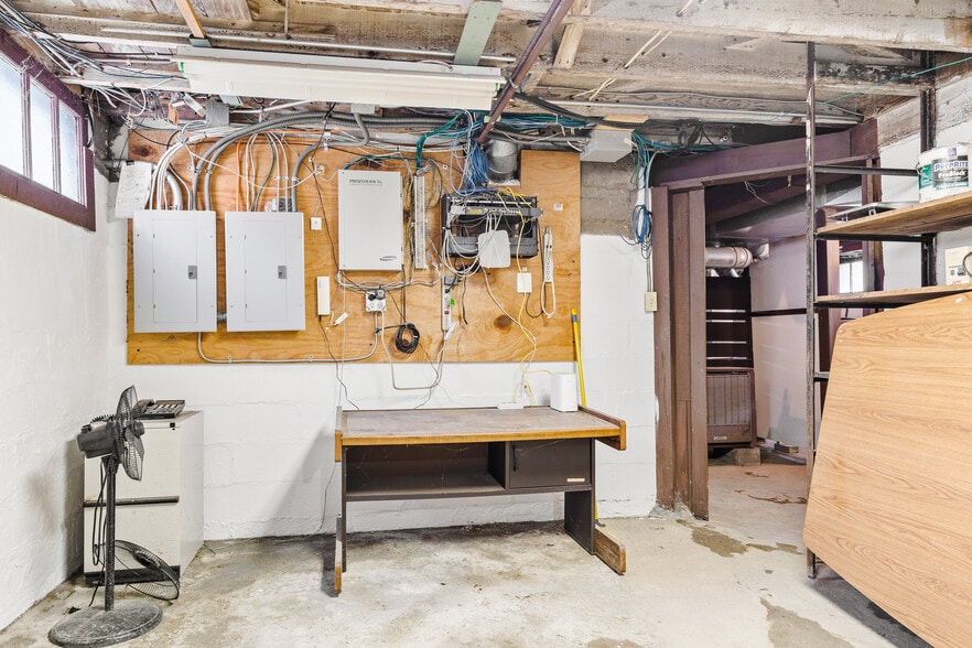 More Photos Of 15522 Madison Ave, Lakewood General Retail For Sale