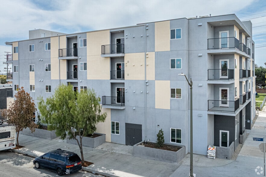 More Photos Of 300 W 60th St, Los Angeles Apartments For Sale