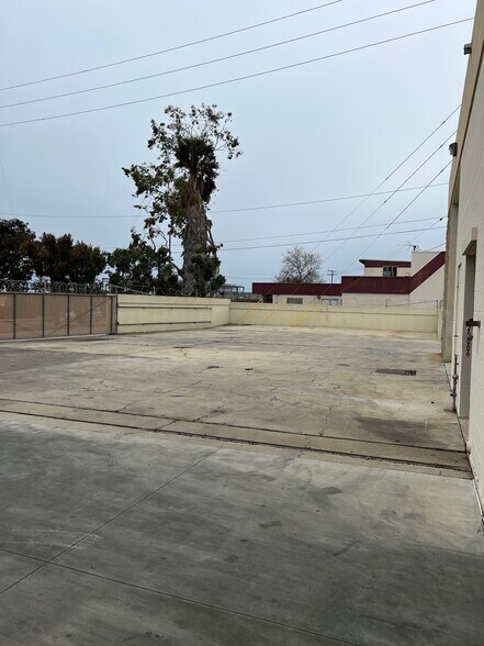 More Photos Of 4041 Transport St, Ventura Warehouse For Lease