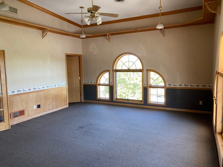 More Photos Of 2705 Happy Joe Dr, Bettendorf Office For Sale