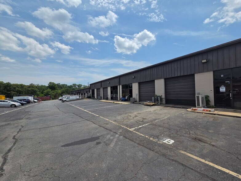 More Photos Of 9107 Industry Dr, Manassas Park Warehouse For Lease