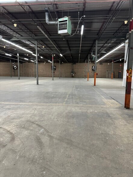 More Photos Of 9517 Monroe Rd, Charlotte Light Distribution For Lease