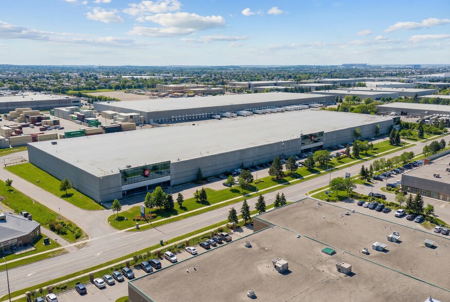 More Photos Of 200 Chrysler Dr, Brampton Warehouse For Lease