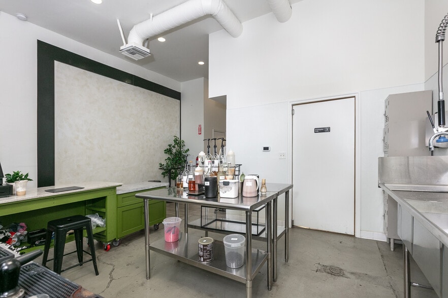 More Photos Of 605 Azusa, Azusa Storefront Retail Office For Sale