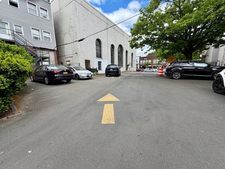 More Photos Of 133 N Main St, Port Chester Freestanding For Lease