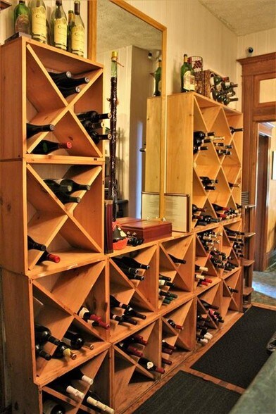 More Photos Of 1208 6th Ave, Huntington Restaurant For Sale