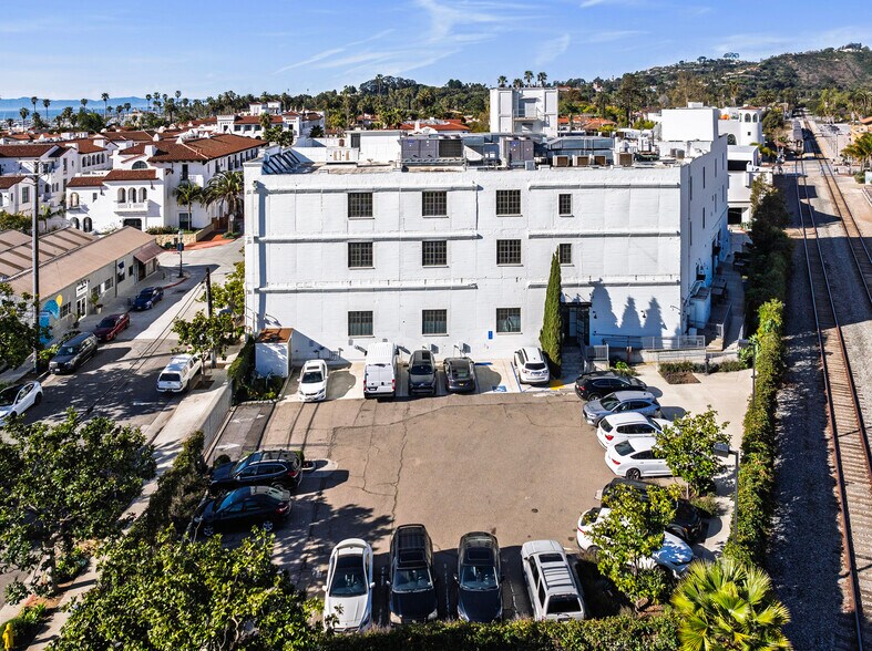 More Photos Of 25 E Mason St, Santa Barbara Research And Development For Lease