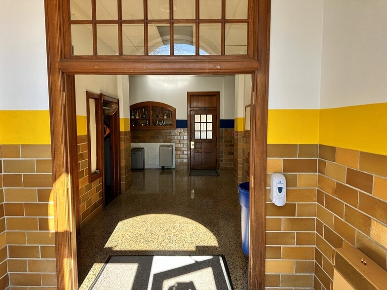 More Photos Of 210 W 7th Ave, Ashland Schools For Sale
