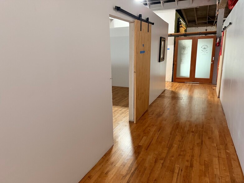 More Photos Of 955 Venice Blvd, Los Angeles Service For Lease