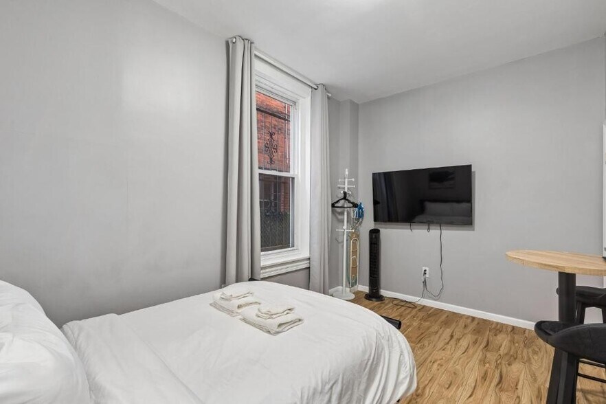 More Photos Of 1611 S Broad St, Philadelphia Specialty For Sale
