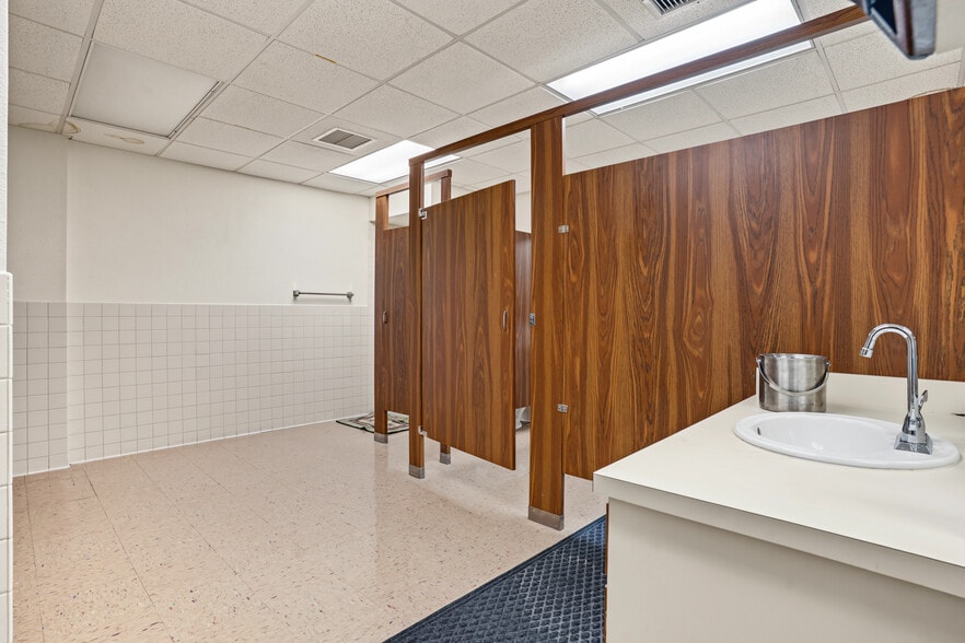 More Photos Of 12625 40th St N, Clearwater Warehouse For Sale
