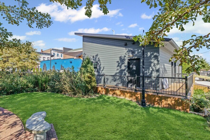 More Photos Of 125 S Market St, Paxton Specialty For Sale