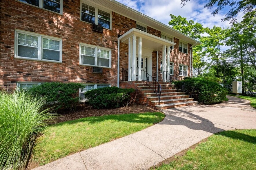 More Photos Of 14 Walden Pl, Montclair Apartments For Sale