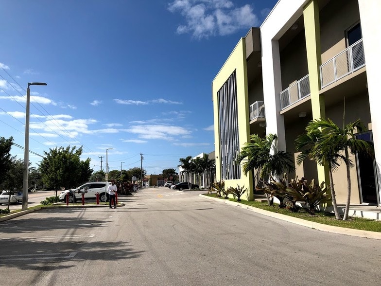 More Photos Of 18900 SW 106th Ave, Miami Freestanding For Lease