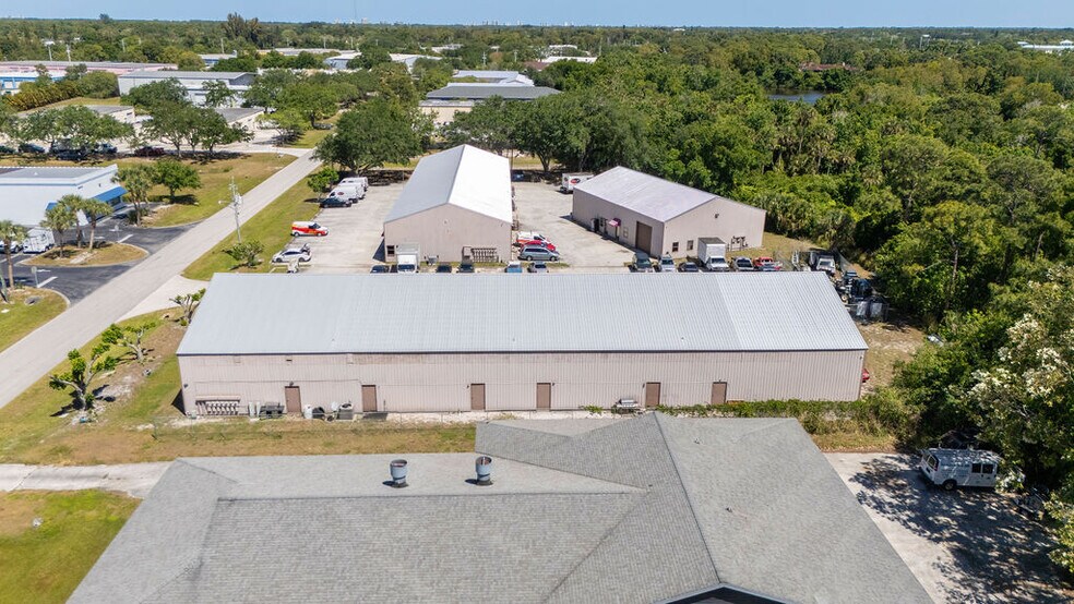 More Photos Of 1556-1578 SE South Niemeyer Cir, Port Saint Lucie Warehouse For Sale