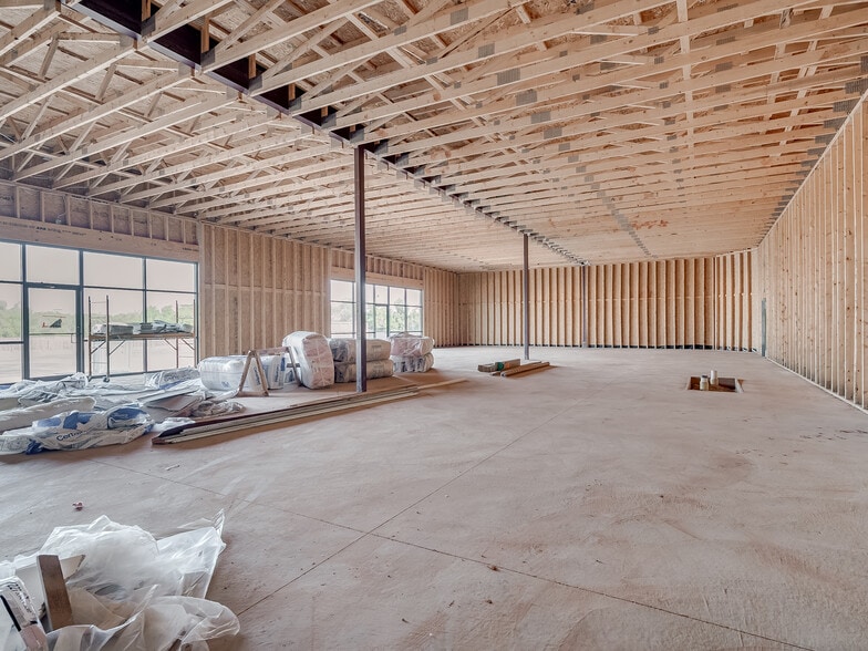 More Photos Of 4235 NW Expressway, Oklahoma City General Retail For Lease