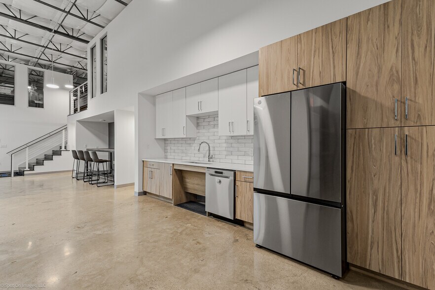 More Photos Of 1380 River Bend Dr, Dallas Office For Sale