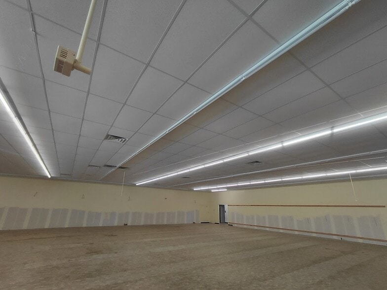 More Photos Of 109 E Clark St, La Plata Freestanding For Lease