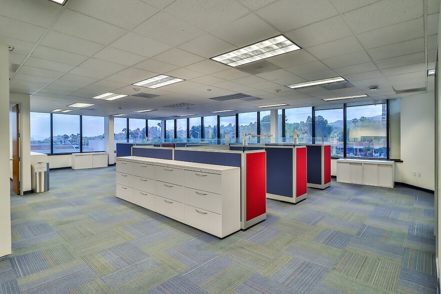 More Photos Of 17323 Ventura Blvd, Encino Office For Lease