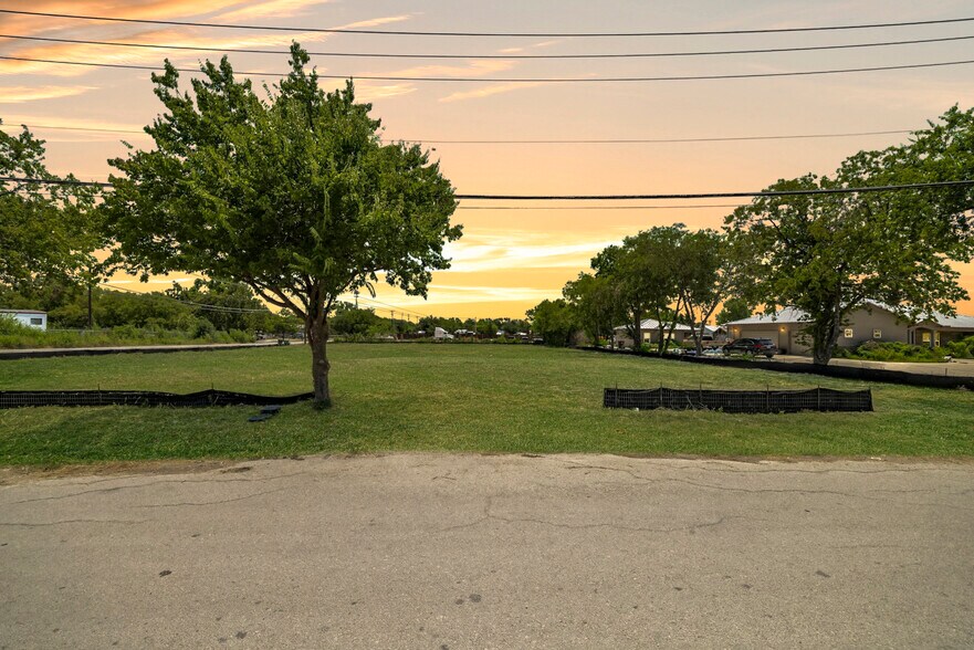 More Photos Of 16409 Summit Dr, Austin Land For Lease