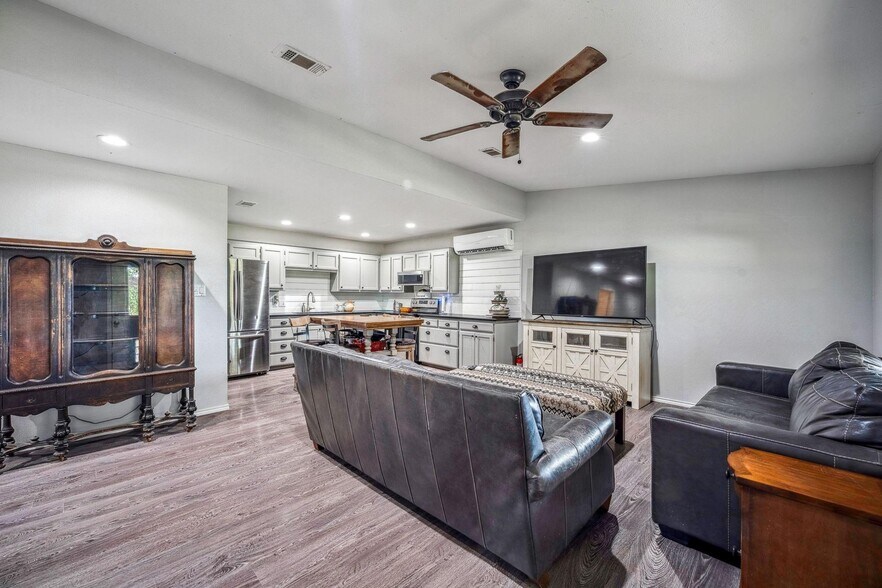 More Photos Of 825 Monarch Trail, Stephenville Specialty For Sale