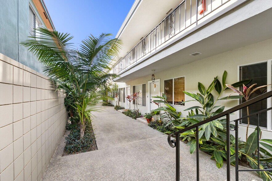 More Photos Of 3020 E 3rd St, Long Beach Apartments For Sale